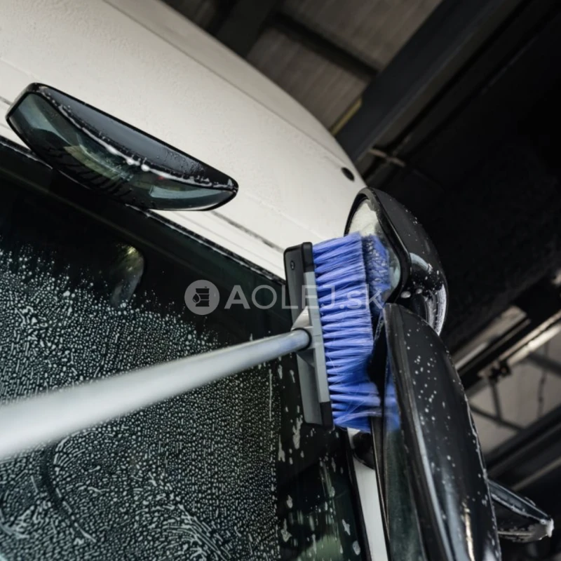 K2 Telescopic Brush - teleskopick&aacute; prietokov&aacute; kefa