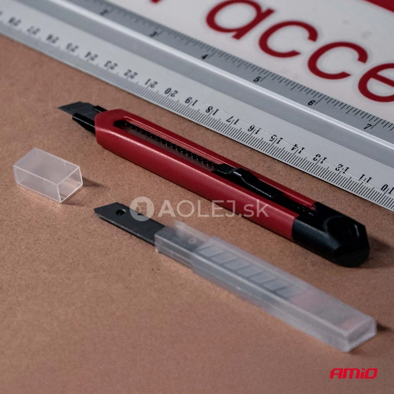 Univerz&aacute;lny odlamovac&iacute; n&ocirc;ž so sadou čepel&iacute; 80x9x0,4mm 1+5 AMiO-04818