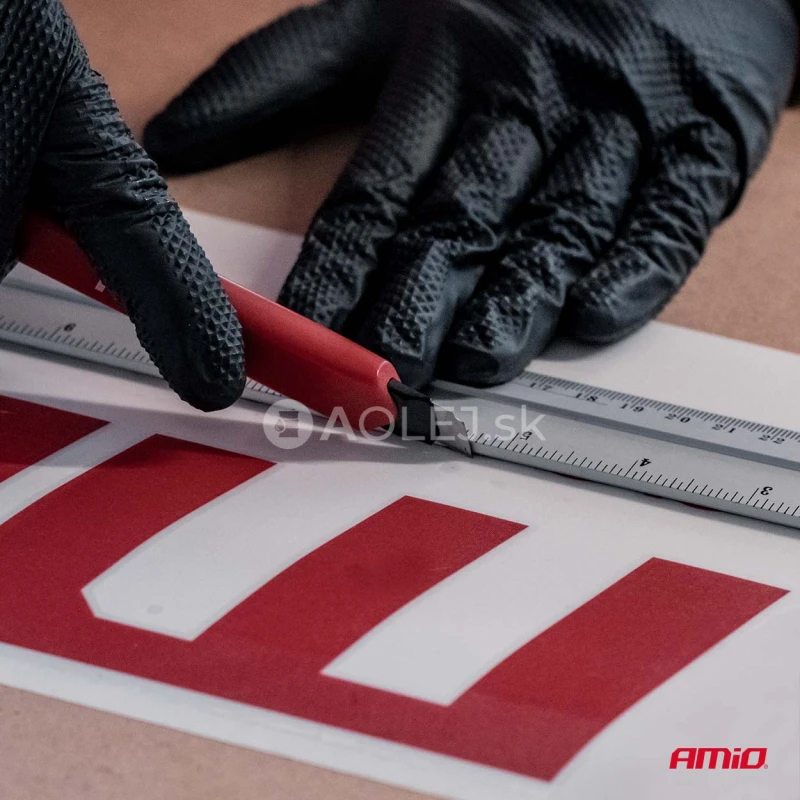 Univerz&aacute;lny odlamovac&iacute; n&ocirc;ž so sadou čepel&iacute; 80x9x0,4mm 1+5 AMiO-04818