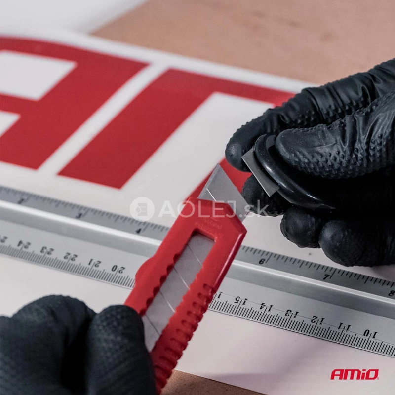 Sada univerz&aacute;lnych odlamovac&iacute;ch nožov 100x18x0,5mm 10ks AMiO-04807