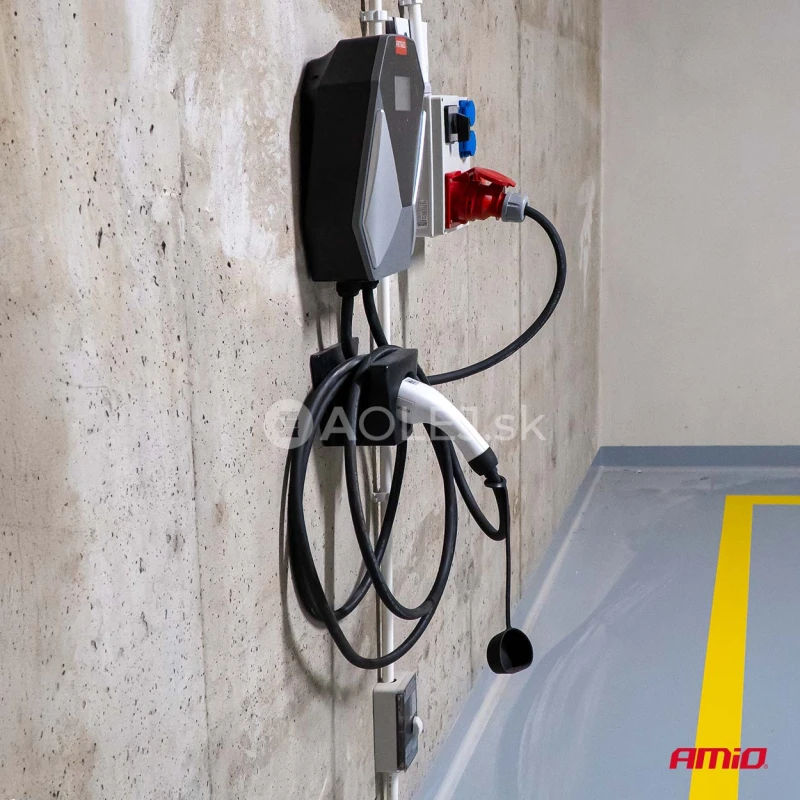 Trojf&aacute;zov&aacute; n&aacute;stenn&aacute; nab&iacute;jačka pre elektrick&eacute; vozidl&aacute; 11kW 16A 400V AMiO-04842