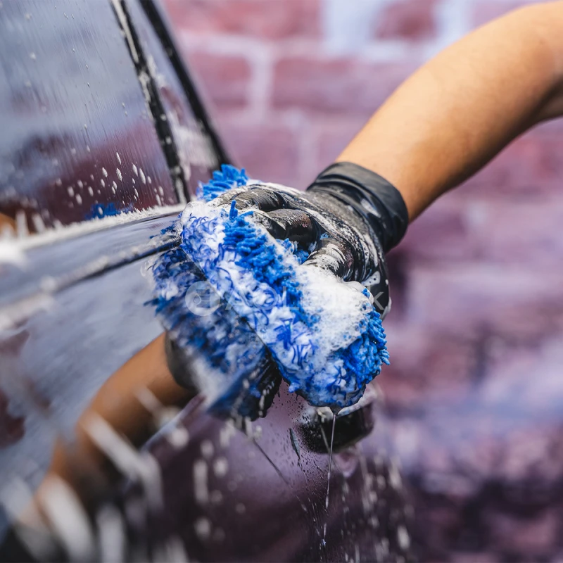 MA-FRA Maniac - &scaron;amp&oacute;n na čierny alebo f&oacute;liovan&yacute; povrch 500ml