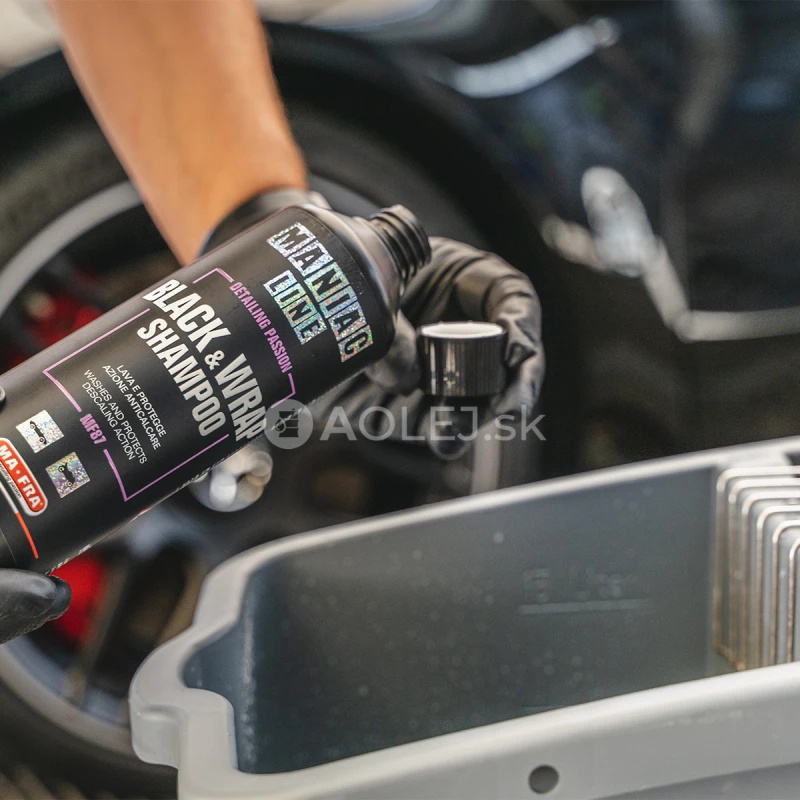 MA-FRA Maniac - &scaron;amp&oacute;n na čierny alebo f&oacute;liovan&yacute; povrch 500ml