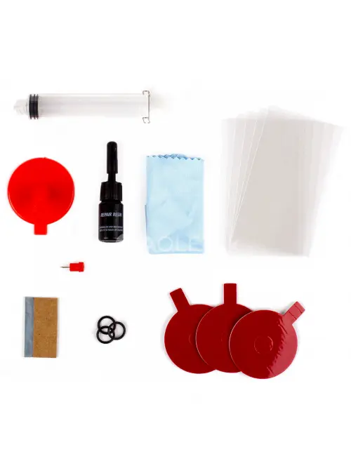 Amio Sada na opravu praskl&iacute;n na čelnom skle