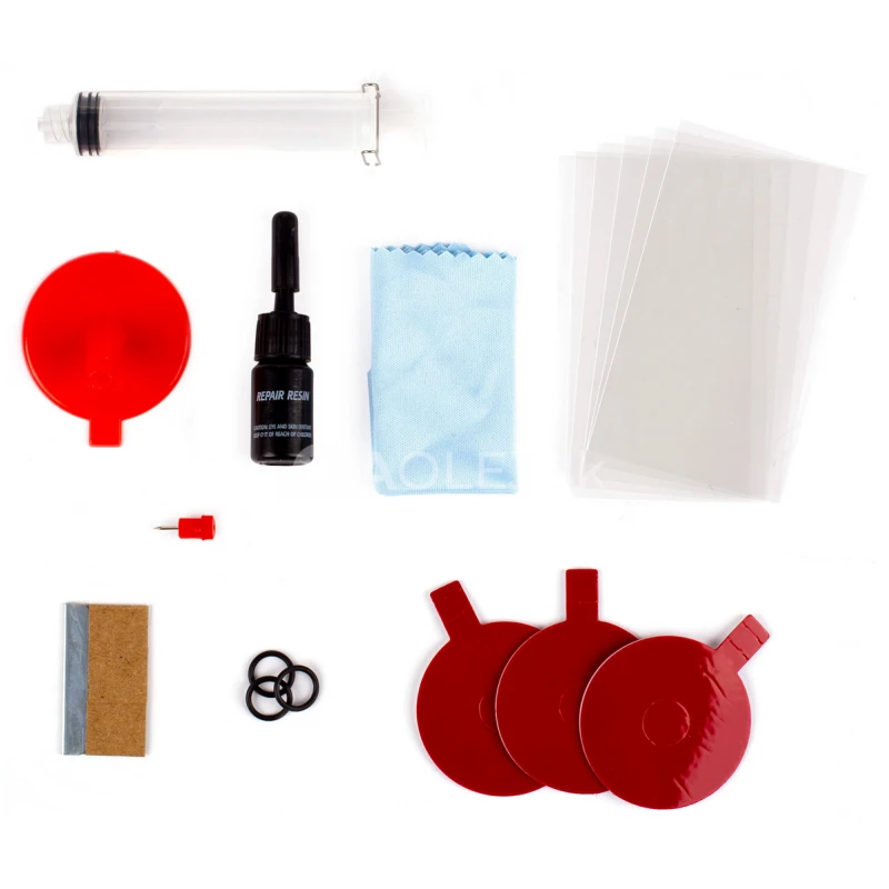 Amio Sada na opravu praskl&iacute;n na čelnom skle